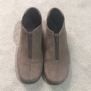 Aerosole shoes. Lightly worn.